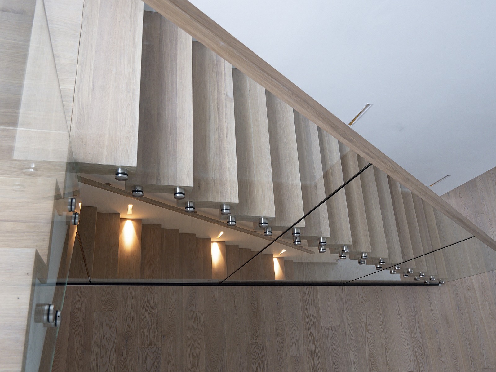 Kragarmtreppen, Eiche, Glas